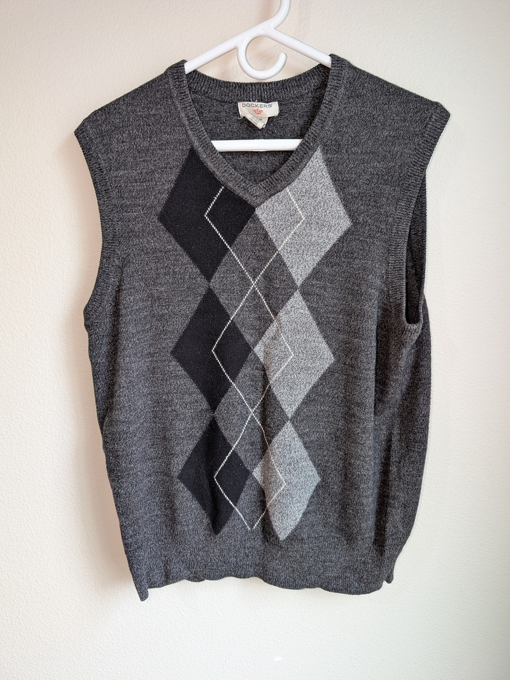Dockers Men's Gray Argyle V-Neck Sweater Vest Size M